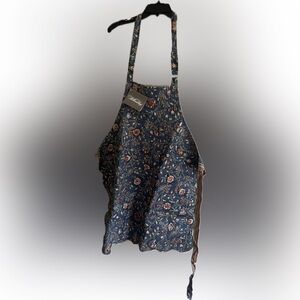 Williamsburg Marketplace Floral Blue Apron